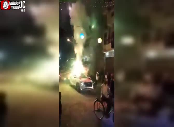 Video :A fireworks show at an Indian wedding goes awry